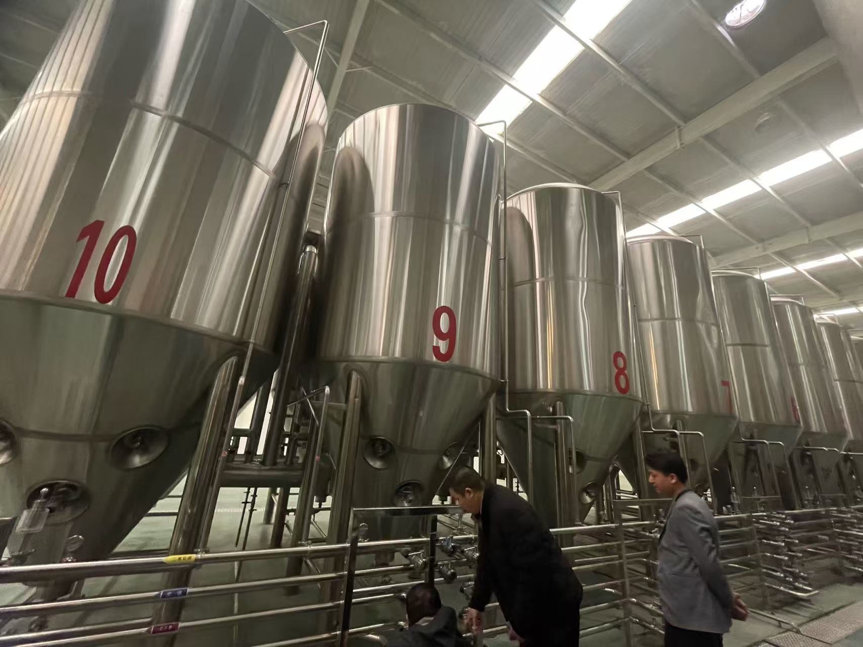 襄汾精酿啤酒设备厂—平面布置、设备设计、制造、调试、培训等一条龙服务